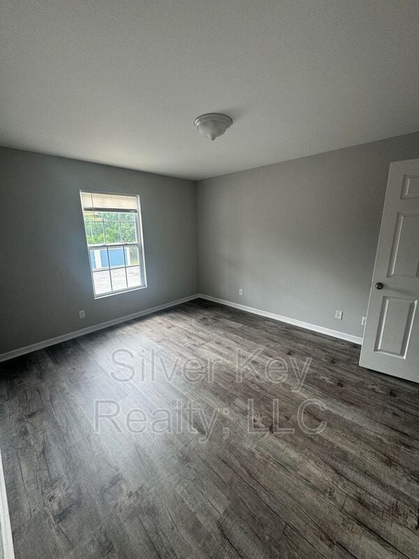 Building Photo - 268 Willow Creek Drive