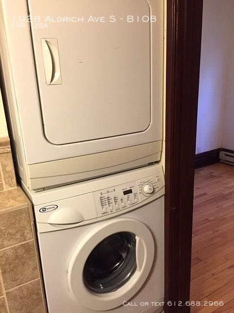 Building Photo - 1928 Aldrich Ave S - B108 - 2 beds, 1 full...