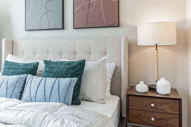 Oak Guest Bedroom - The Green