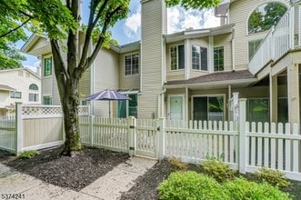Building Photo - 7 Sussex Ct