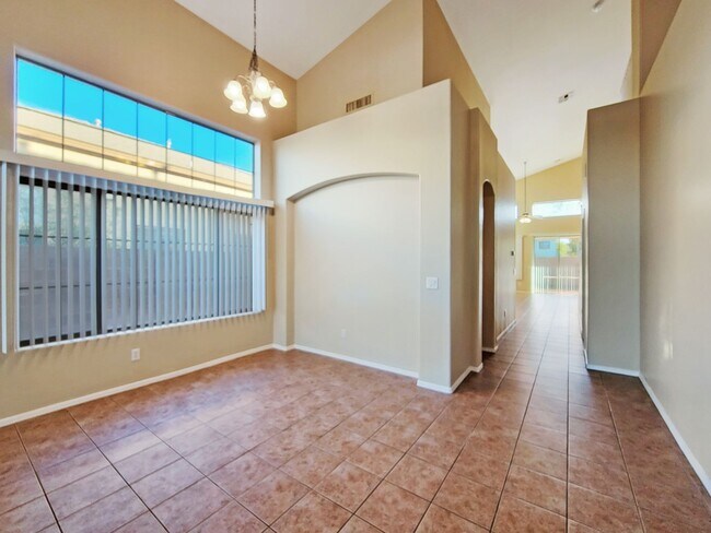 Building Photo - New interior! Lots of sq ft!