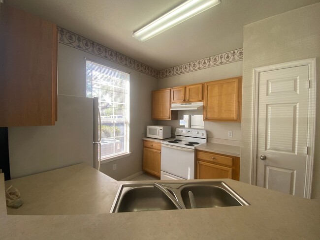 Foto del edificio - 9157 Lee Vista Blvd