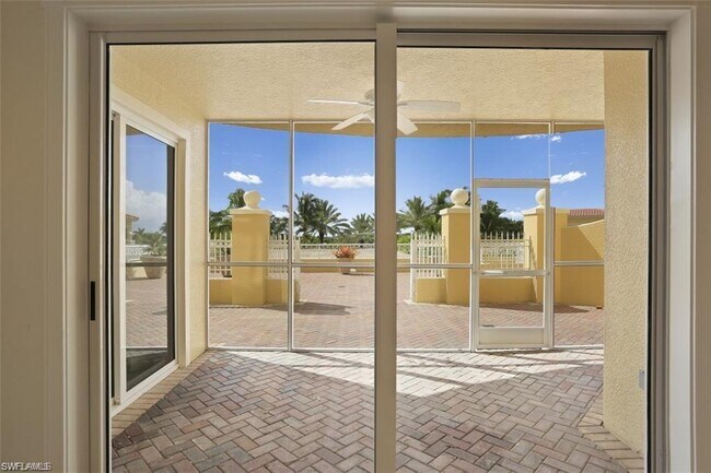 Foto del edificio - 6061 Silver King Blvd