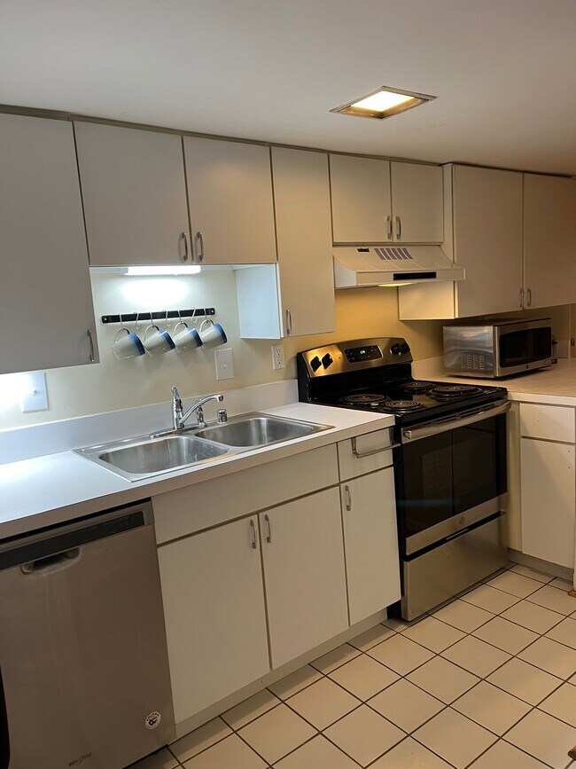 Kitchen - 1825 Swann St NW
