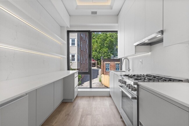 Foto del edificio - 1572 Beacon St