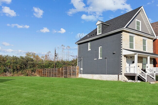 Building Photo - 5641 Cates Ave