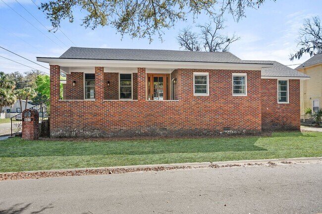 Building Photo - Downtown Beaufort Charmer