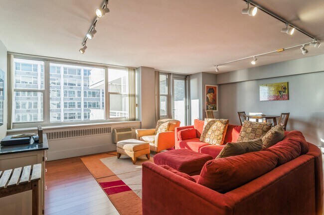 Foto del edificio - 4250 N Marine Dr