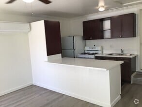 Building Photo - 3110 Hillview Dr N