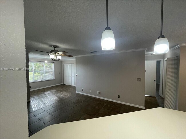 Building Photo - 3390 Pinewalk Dr N