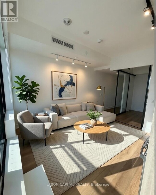 Building Photo - 758 Dovercourt Rd