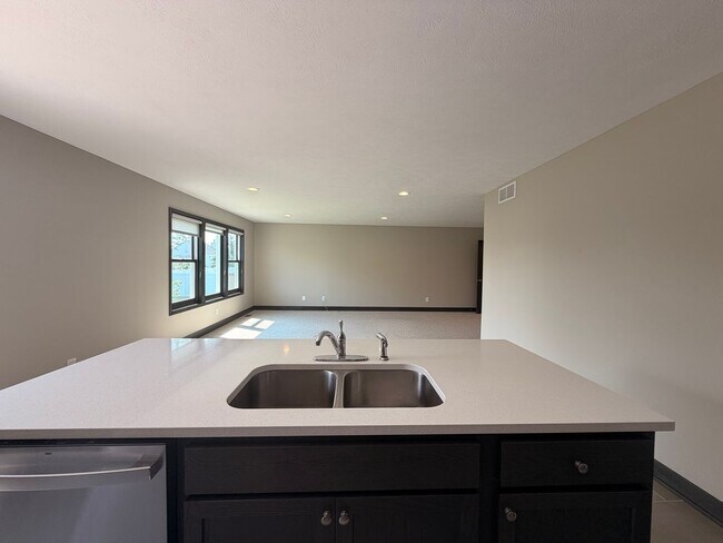 Foto del edificio - Spacious 4 Bedroom, 2.5 Bath in Caledonia!