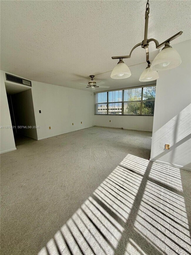 Foto del edificio - 1300 NE Miami Gardens Dr