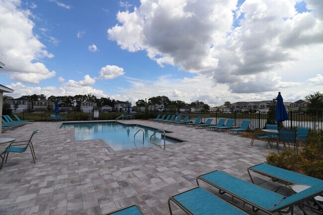 Foto del edificio - 3/2.5/1 Town Home with community pool!
