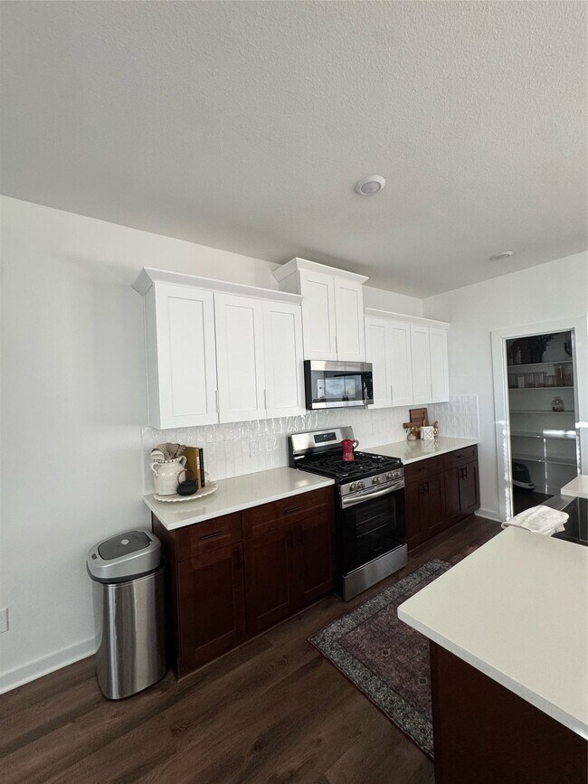 Building Photo - 6630 Escondido Dr