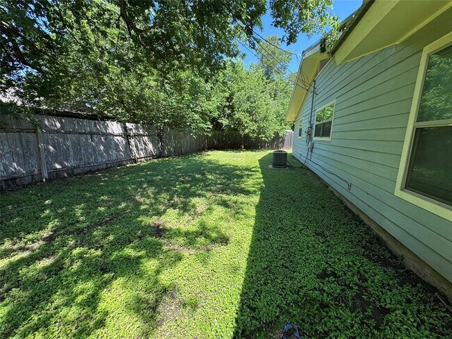 Foto del edificio - 2304 Mesquite Ln