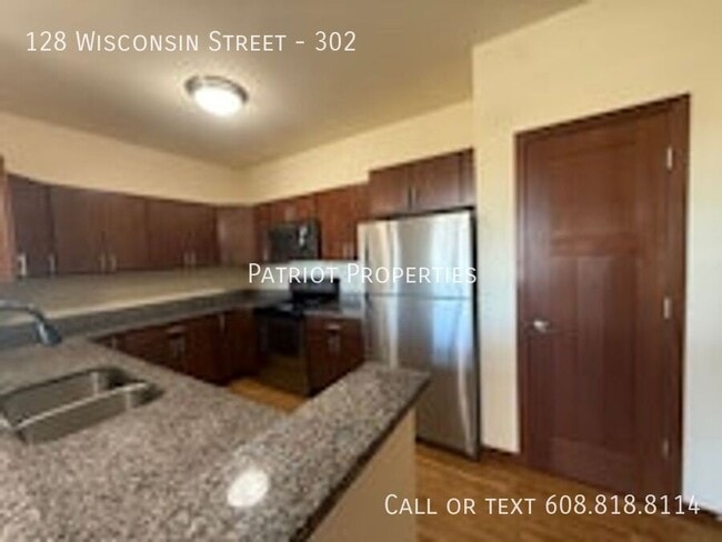 Building Photo - 128 Wisconsin St