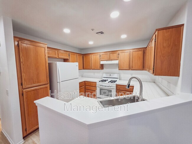 Foto del edificio - 395 Whispering Willow Dr