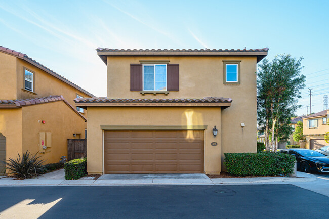 Building Photo - Gated Furnished townhouse in Monterey Park