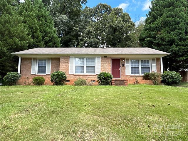 Foto principal - 5201 Greenbrook Dr