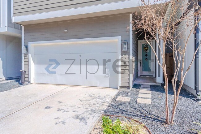 Foto del edificio - 6706 Parker Grv Ln