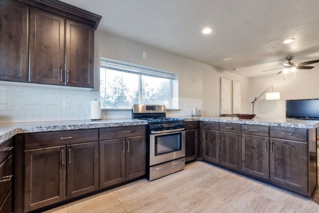 Foto del edificio - 13504 S 7530 W