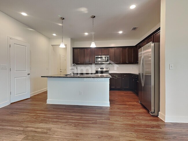 Building Photo - 5765 Hampton Creek Rd