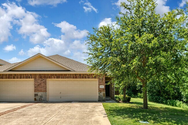 Building Photo - AVAILABLE NOW! NICE 3 BEDROOM TOWNHOME LOC...