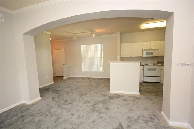 Foto del edificio - 9401 Crescent Loop Cir
