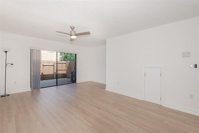 Foto del edificio - 9481 Palm Cir