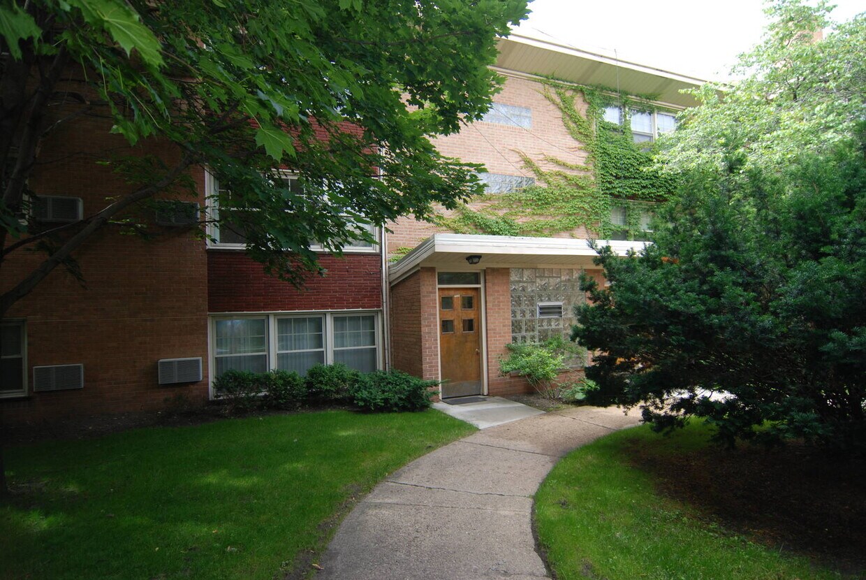 7530 N Ridge Blvd Unit 2E, Chicago, IL 60645 Condo for Rent in