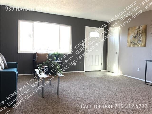 Photo - 939 Hayden Dr House