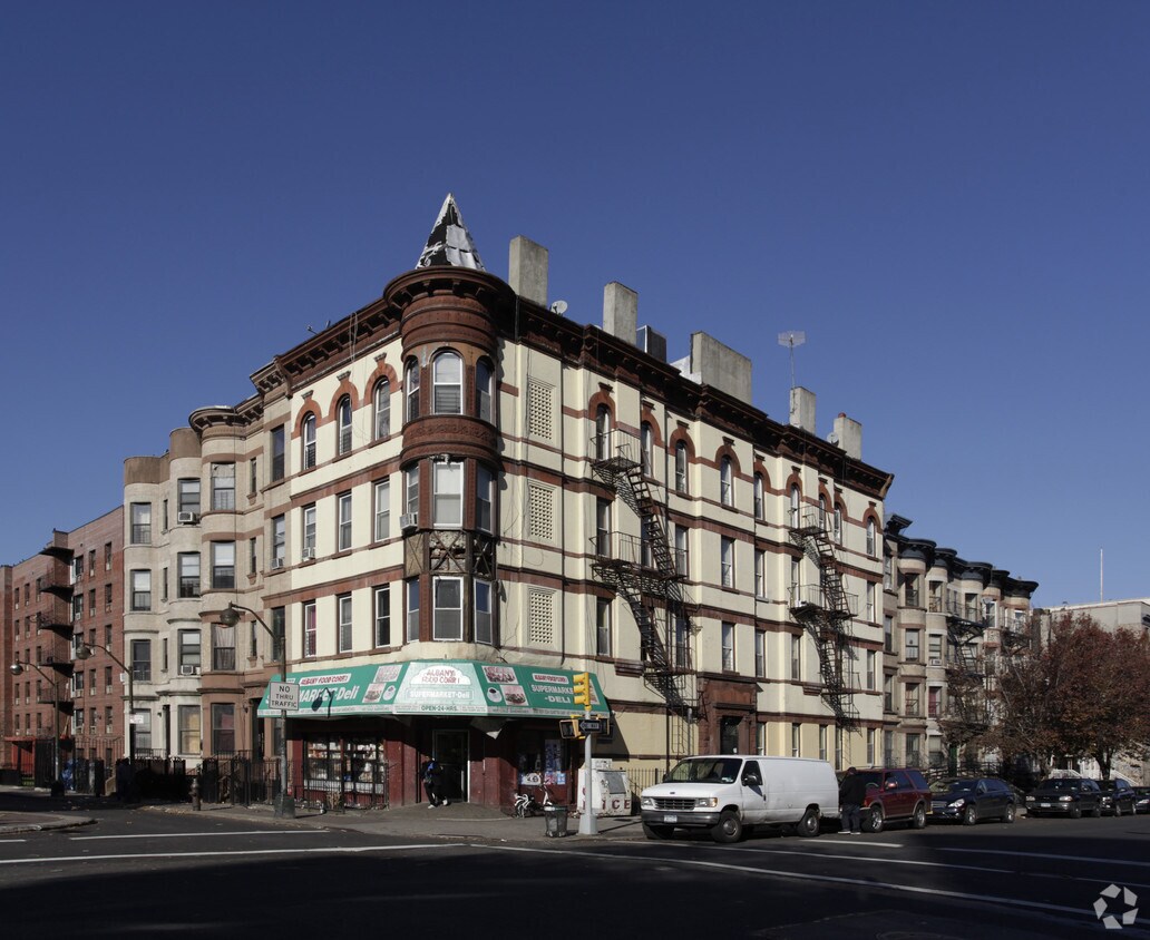 Foto principal - 975 Saint Marks Ave
