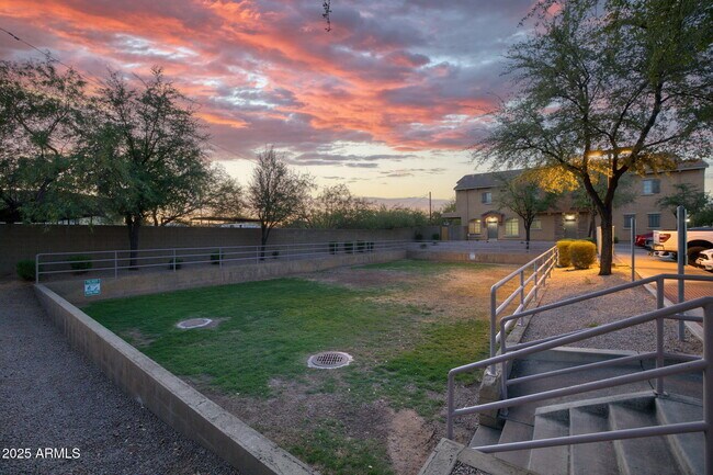 Foto del edificio - 17150 N 23rd St