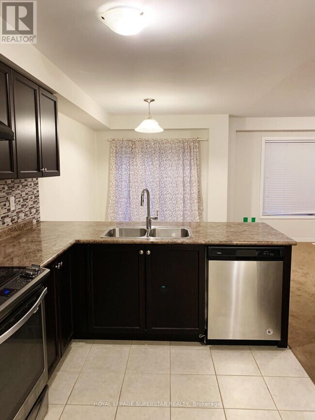 Photo du bâtiment - 18 Longboat Run W