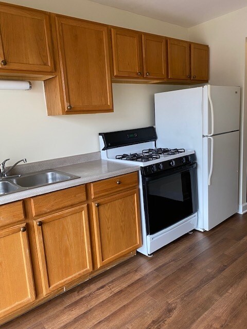 Foto principal - 1308 S Hunt Club Dr