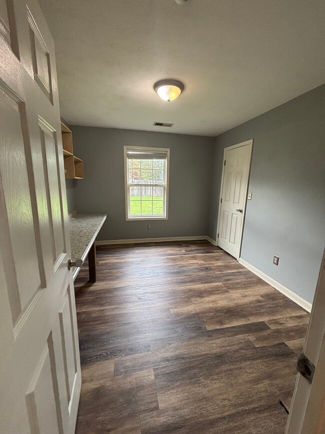 Foto del edificio - 257 Masterson Station Dr