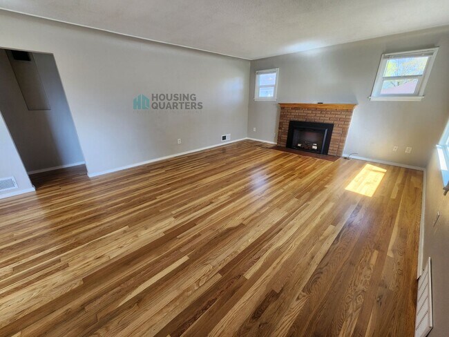 Foto del edificio - Beautiful single family home just minutes from Argonne and Upriver Drive!