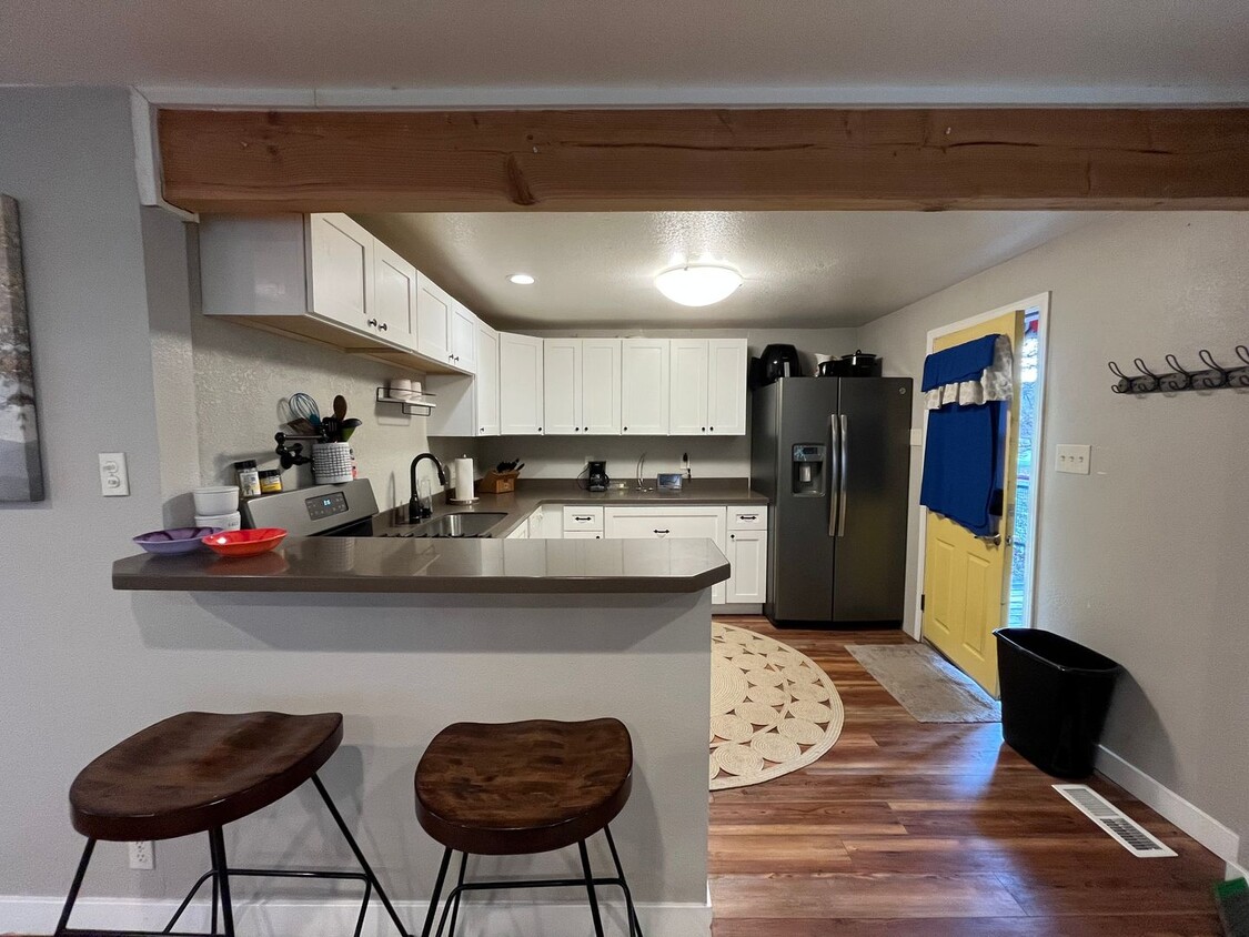 Primary Photo - 1423 Karluk Street