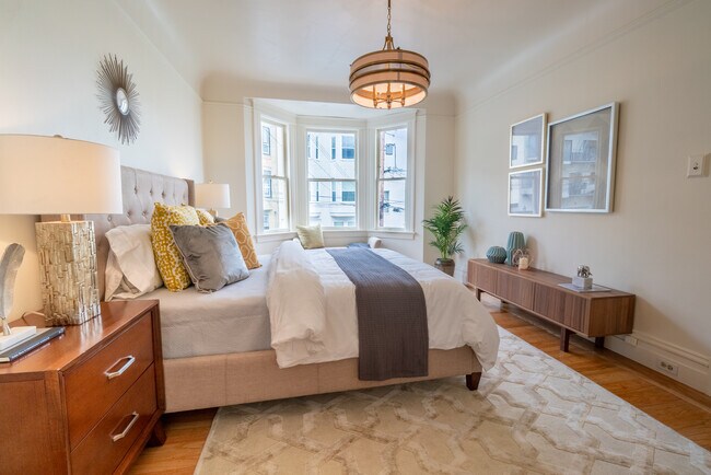 Bedroom #1 - spacious! - 949 Greenwich St