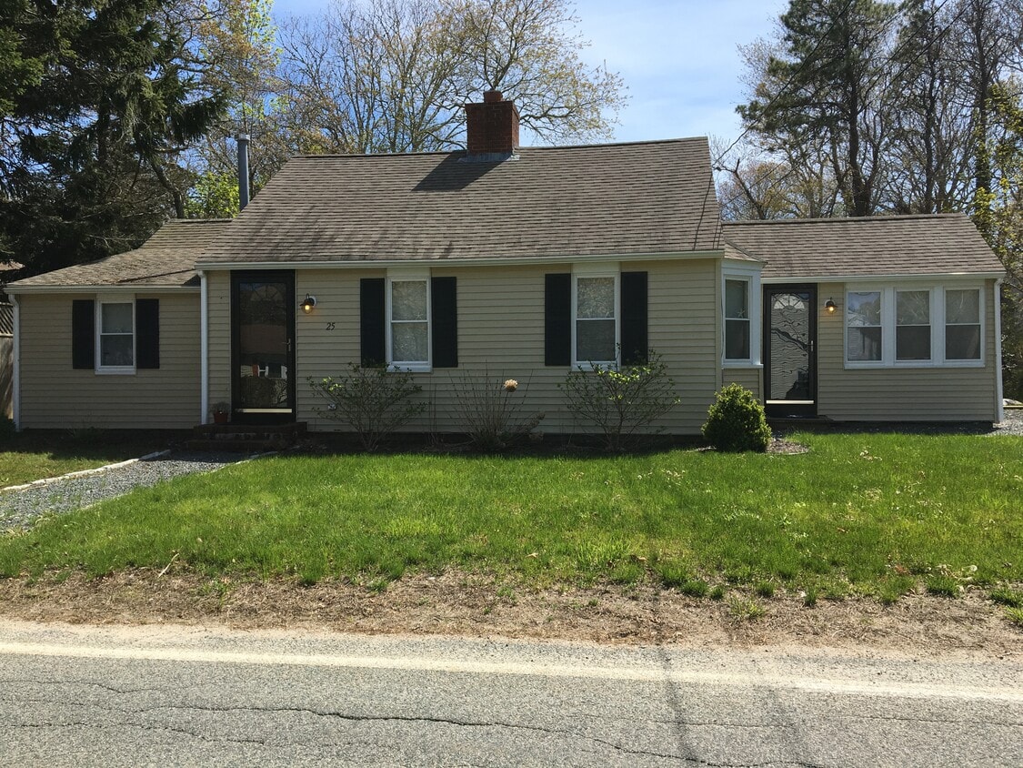 25 Centerville Ave, Centerville, MA 02632 House for Rent in