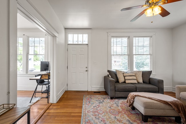 Building Photo - 2928 Hawthorne Ave