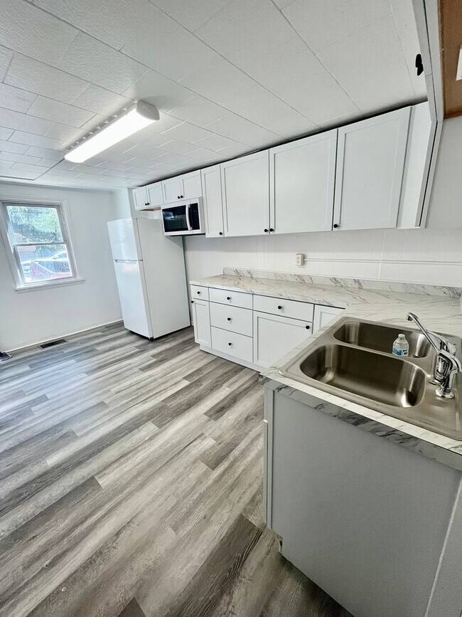 Foto del edificio - May 2026 Move In — 2 bedroom Single Family Home