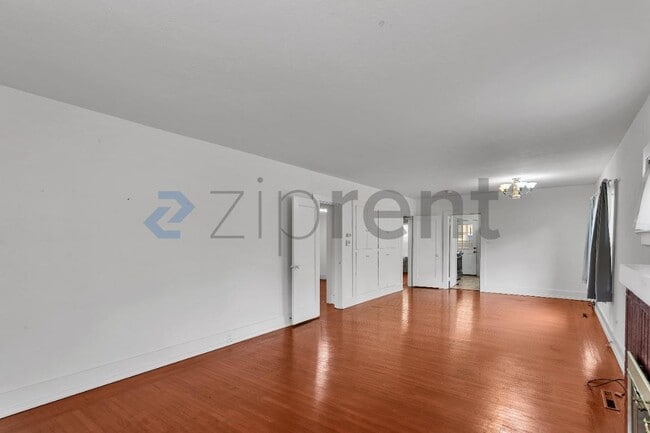 Building Photo - Unit