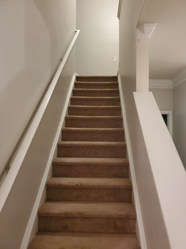 Building Photo - 1605 Yukon Ct