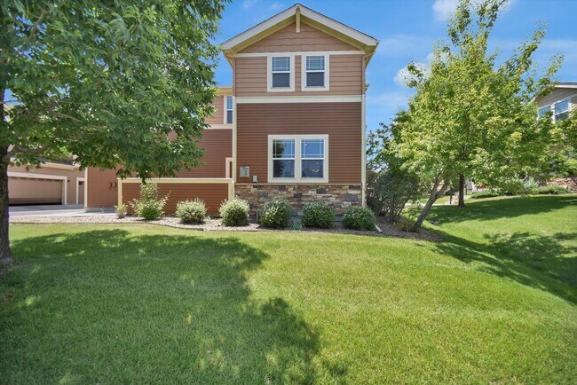 Foto del edificio - Modern 2-Bed, 3-Bath Home in The Village at Five Parks – Ralston Valley - AVAILABLE SEPTEMBER 1ST!!