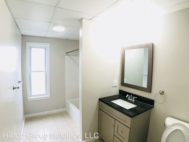 Building Photo - 161 Vernon St