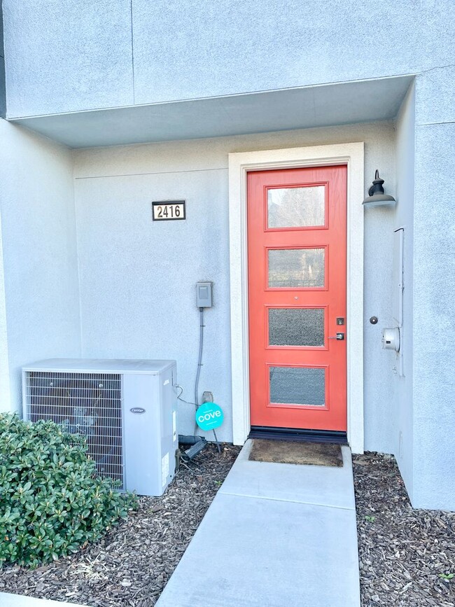 Building Photo - Superb Condo Living in North Natomas! 4 be...