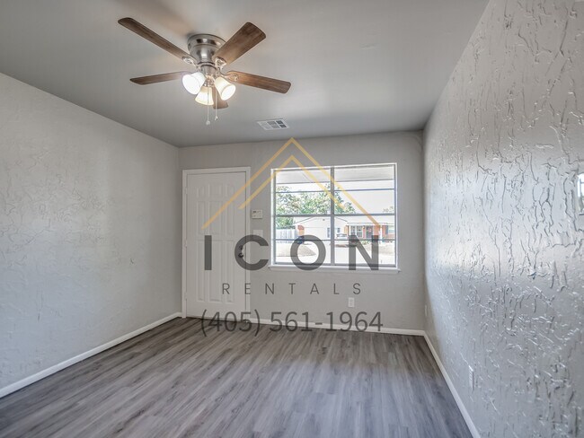 Foto del edificio - 320 E Cedar Ln