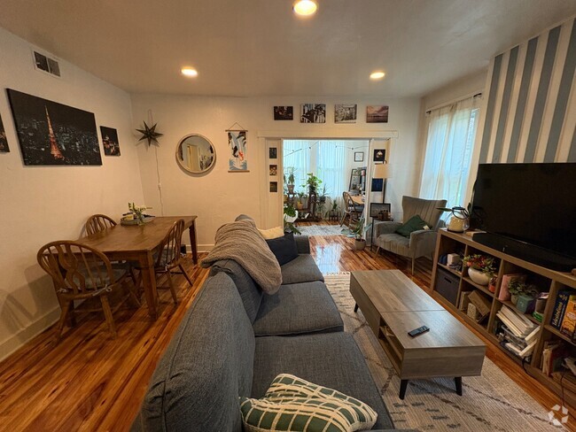 Building Photo - 5850 Alderson St